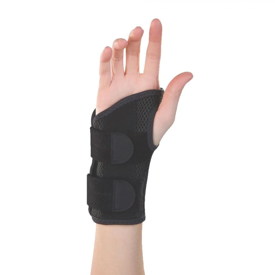 Mueller Green Fitted Wrist Brace - Image 3